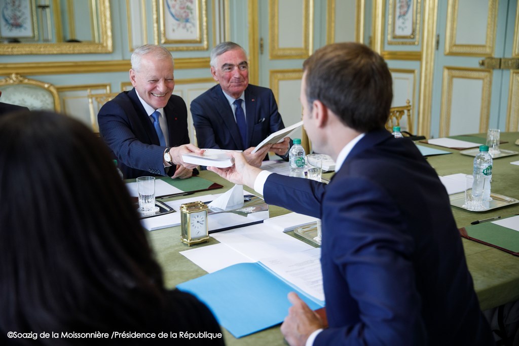 Remise du rapport au Président de la République